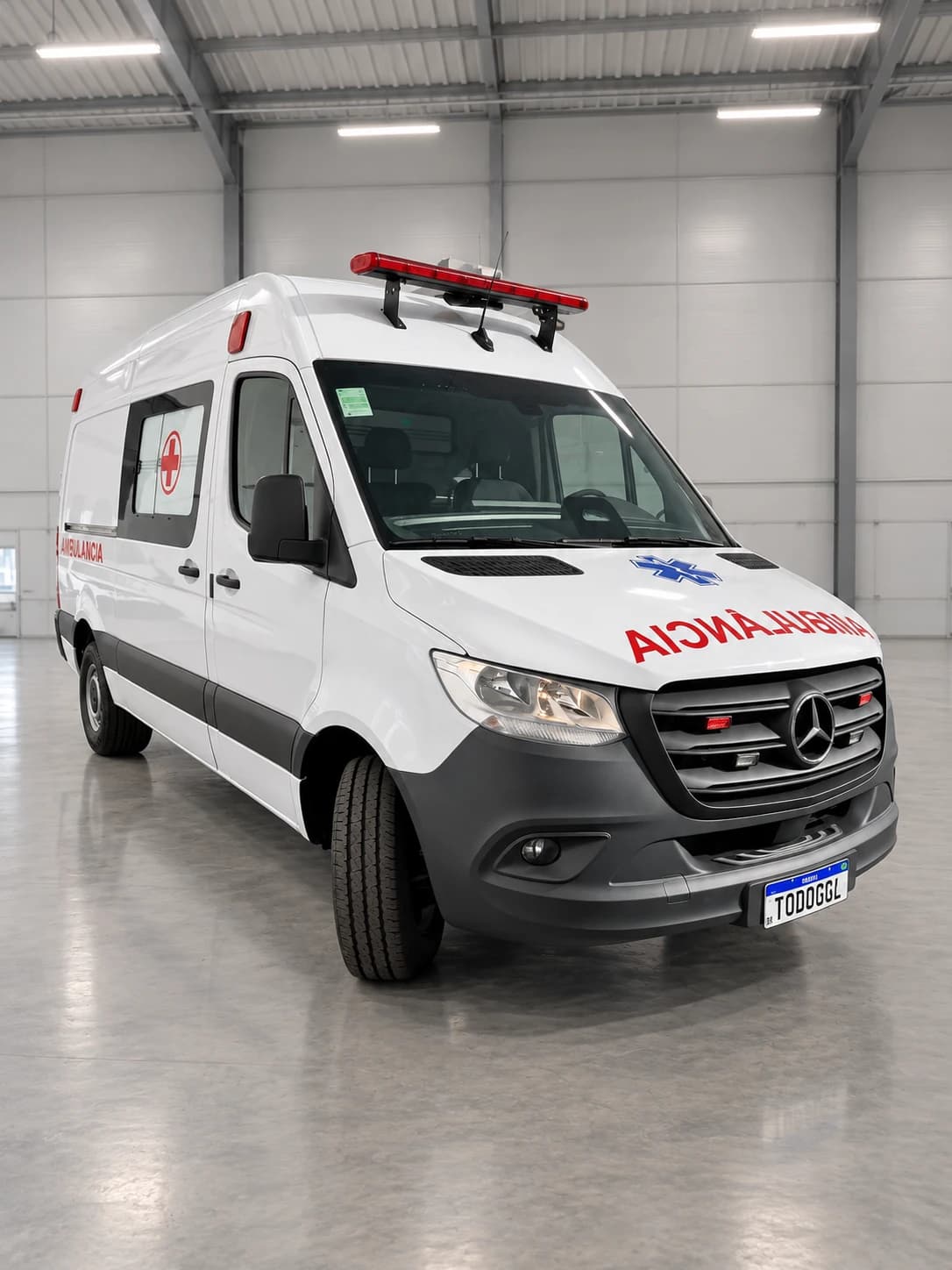Ambulância Mercedes-Benz Sprinter 417 UTI em vista frontal e lateral